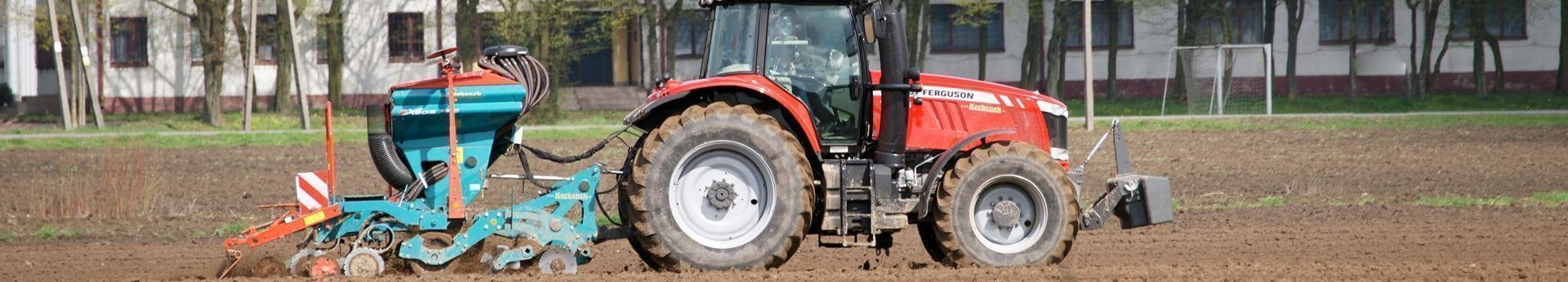 Maszyny rolnicze Sulky, agregat uprawowo-siewny Sulky z ciągnikiem Massey Ferguson